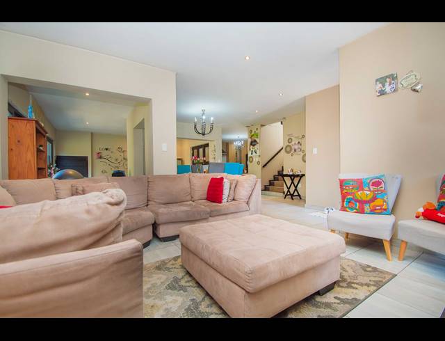3 BEDROOM HOUSE FOR SALE IN NORTH RIDING
